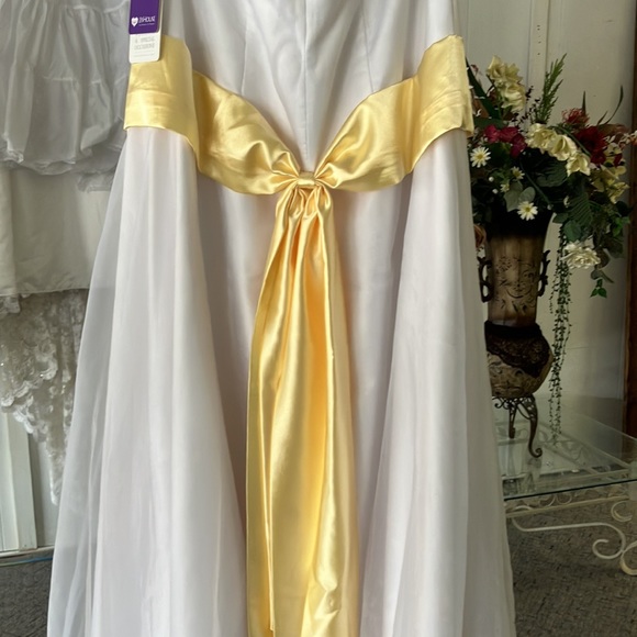 Wedding dress - Picture 2 of 7